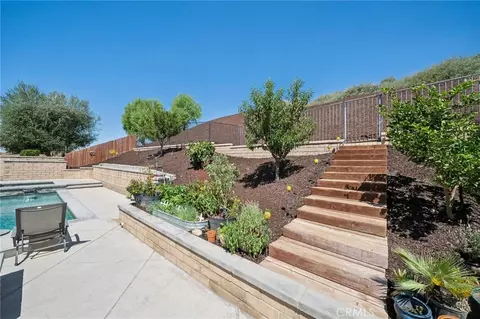 Exterior - 28746 High Ridge Dr, Santa Clarita, CA 91390 photo 10 of 11