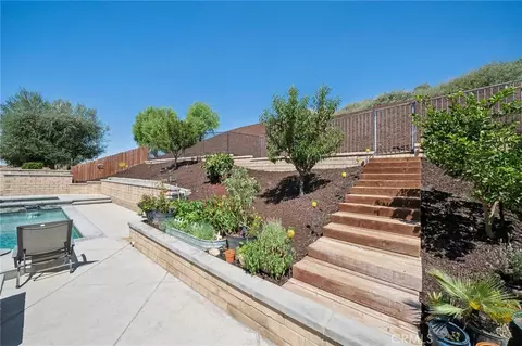 Exterior - 28746 High Ridge Dr, Santa Clarita, CA 91390 photo 10 of 11
