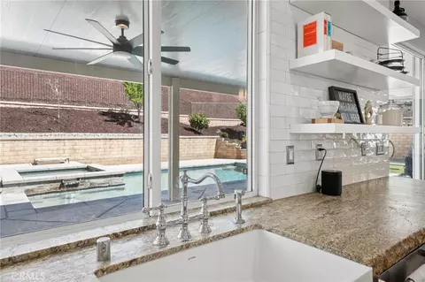Kitchen - 28746 High Ridge Dr, Santa Clarita, CA 91390 photo 5 of 7