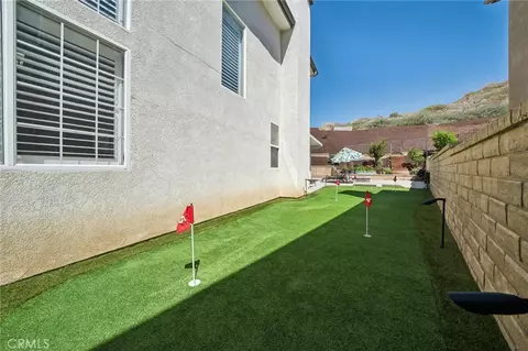 Exterior - 28746 High Ridge Dr, Santa Clarita, CA 91390 photo 9 of 11