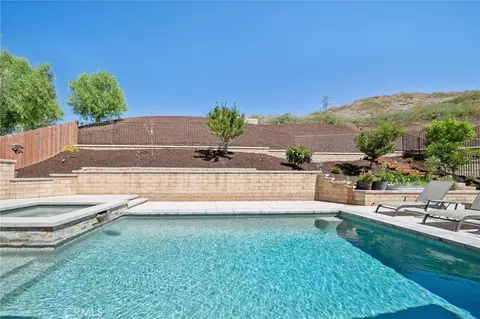 Exterior - 28746 High Ridge Dr, Santa Clarita, CA 91390 photo 4 of 11