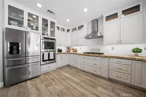 Kitchen - 28746 High Ridge Dr, Santa Clarita, CA 91390 photo 4 of 6