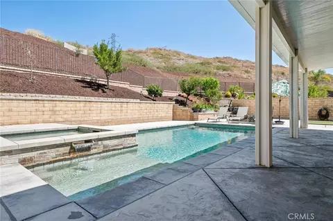 Exterior - 28746 High Ridge Dr, Santa Clarita, CA 91390 photo 3 of 11