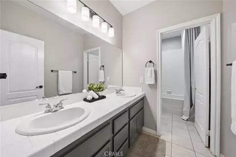 Bath - 28746 High Ridge Dr, Santa Clarita, CA 91390 photo 2 of 3