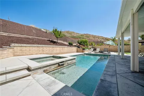 Exterior - 28746 High Ridge Dr, Santa Clarita, CA 91390 photo 6 of 11