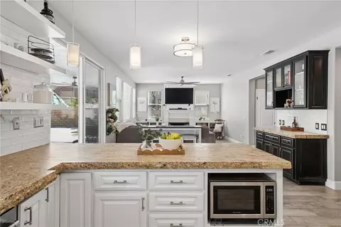 Kitchen - 28746 High Ridge Dr, Santa Clarita, CA 91390 photo 7 of 7