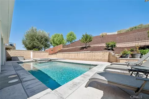 Exterior - 28746 High Ridge Dr, Santa Clarita, CA 91390 photo 5 of 11