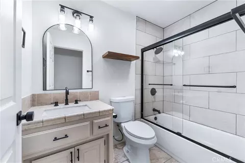 Bath - 22381 William Tell Trl, Tehachapi, CA 93561 photo 1 of 3