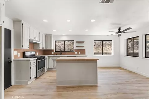 Kitchen - 22381 William Tell Trl, Tehachapi, CA 93561 photo 1 of 3