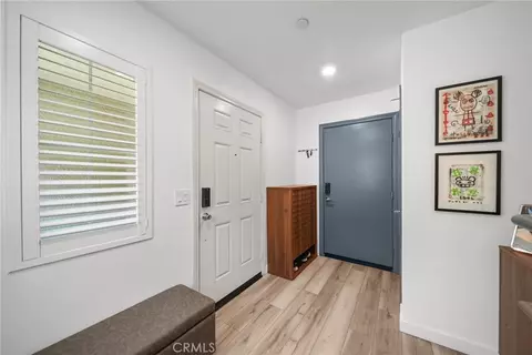 Entry Way - 7239 N Cedar Rd, Van Nuys, CA 91405 photo 1 of 3
