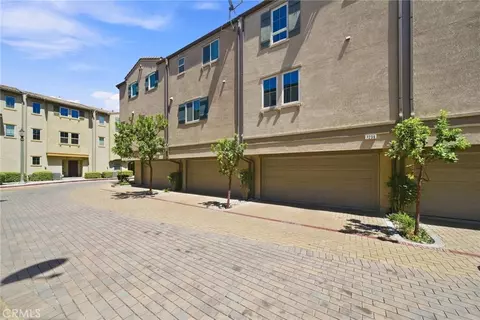 Exterior - 7239 N Cedar Rd, Van Nuys, CA 91405 photo 3 of 3