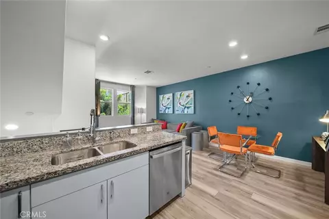 Kitchen - 7239 N Cedar Rd, Van Nuys, CA 91405 photo 2 of 2