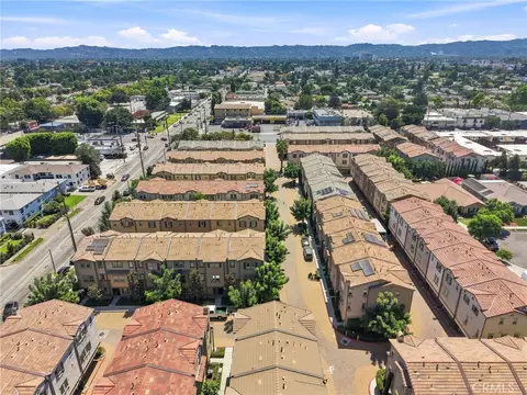 View/Area - 7239 N Cedar Rd, Van Nuys, CA 91405 photo 2 of 3