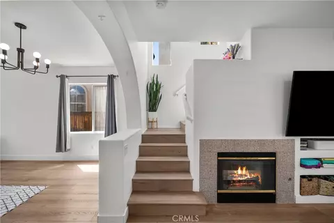 Entry Way - 28333 Willow Ct, Saugus, CA 91350 photo 4 of 6