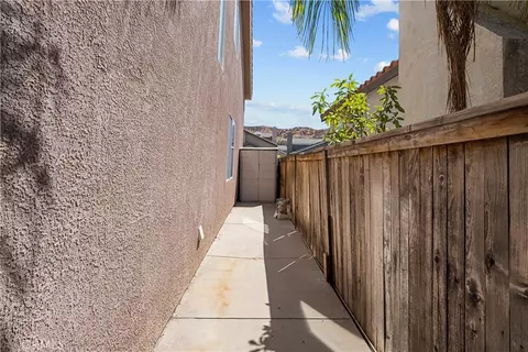 Exterior - 28333 Willow Ct, Saugus, CA 91350 photo 3 of 3