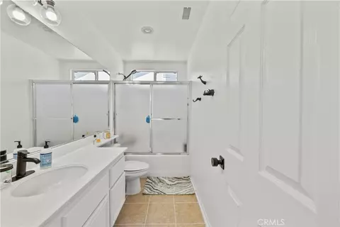 Bath - 28333 Willow Ct, Saugus, CA 91350 photo 3 of 5
