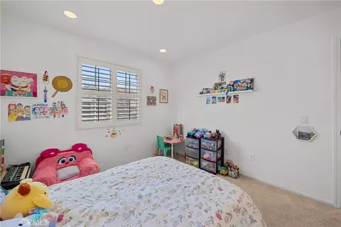 Bedroom - 28333 Willow Ct, Saugus, CA 91350 photo 2 of 5
