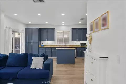 Entry Way - 28333 Willow Ct, Saugus, CA 91350 photo 3 of 6