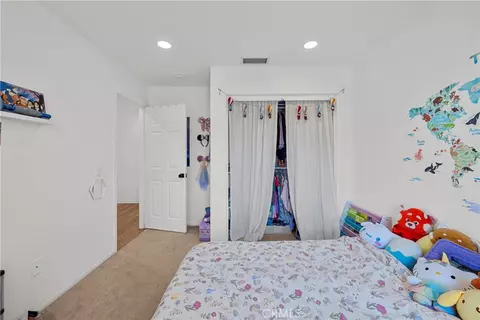 Bedroom - 28333 Willow Ct, Saugus, CA 91350 photo 3 of 5