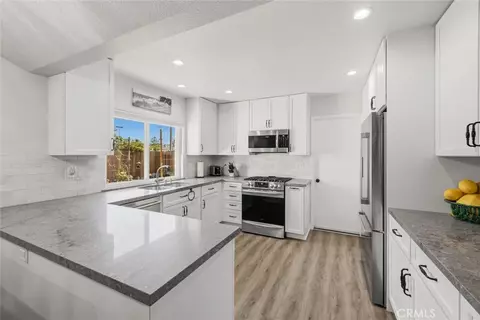 Kitchen - 2277 Workman, Simi Valley, CA 93063 photo 3 of 4