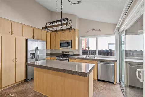 Kitchen - 5695 Bloomfield, Simi Valley, CA 93063 photo 2 of 3