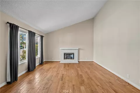 Living - 5695 Bloomfield, Simi Valley, CA 93063 photo 2 of 5