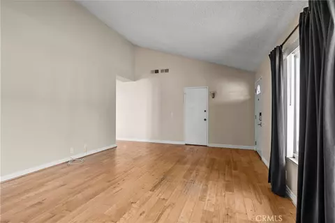 Living - 5695 Bloomfield, Simi Valley, CA 93063 photo 3 of 5