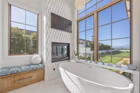 Bath - 277 Crestview Ave, Camarillo, CA 93010 photo 2 of 4