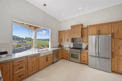 Kitchen - 277 Crestview Ave, Camarillo, CA 93010 photo 5 of 5