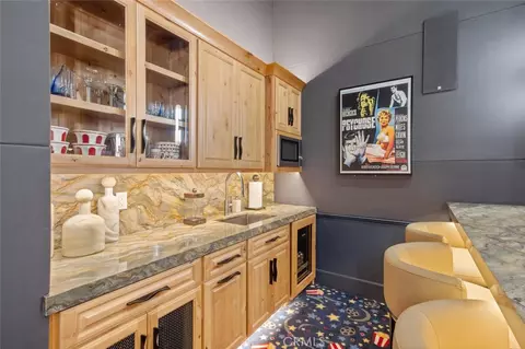 Kitchen - 277 Crestview Ave, Camarillo, CA 93010 photo 4 of 5