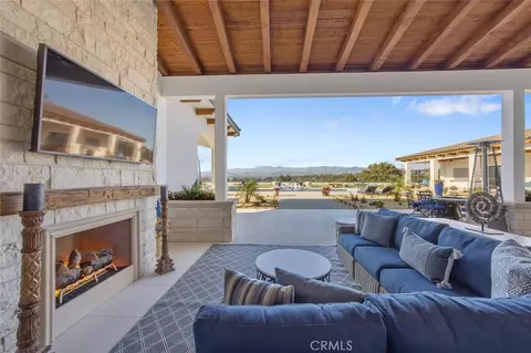 Exterior - 277 Crestview Ave, Camarillo, CA 93010 photo 5 of 10