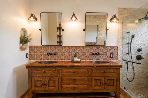 Bath - 650 Ivywood Ln #E, Simi Valley, CA 93065 photo 1 of 2