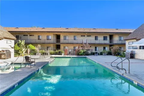 7632 Topanga Cyn #110, Canoga Park, CA 91304
