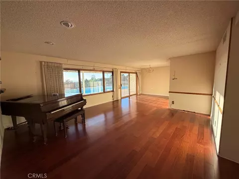 1355 Harmony Ct, Thousand Oaks, CA 91362 photo 2