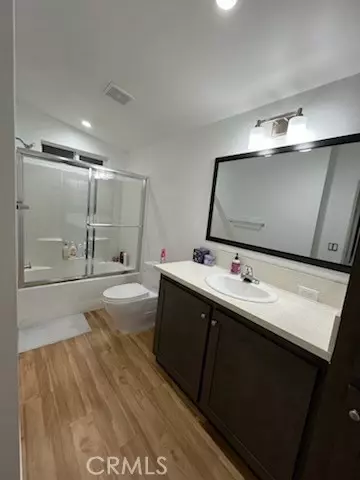 7560 Woodman #107, Van Nuys, CA 91405 photo 5