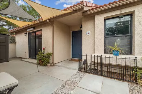 26352 Rainbow Gln, Newhall, CA 91321