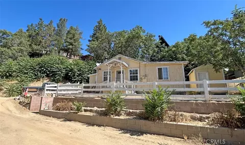 17725 Sierra Trl, Lake Hughes, CA 93532
