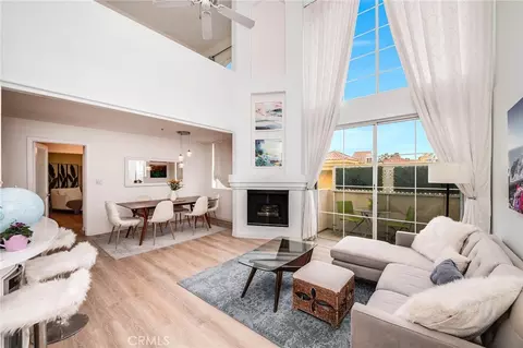 7037 La Tijera #E201, Los Angeles, CA 90045