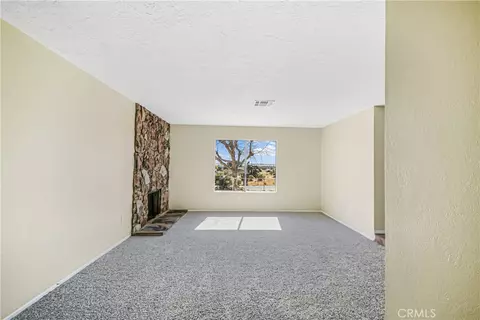 Living - 11694 Pepper St, Hesperia, CA 92345 photo 6 of 10
