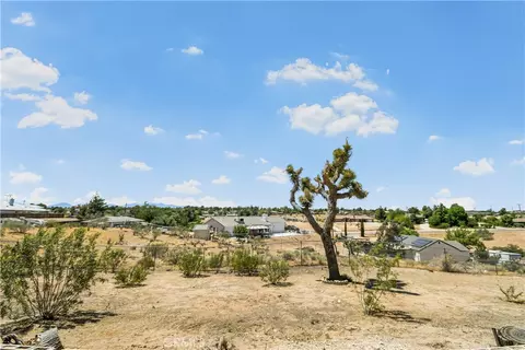 Exterior - 11694 Pepper St, Hesperia, CA 92345 photo 11 of 12