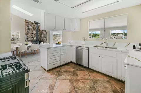 Kitchen - 11694 Pepper St, Hesperia, CA 92345 photo 1 of 4