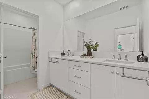 Bath - 26849 Snowmass Loop, Valencia, CA 91381 photo 4 of 4