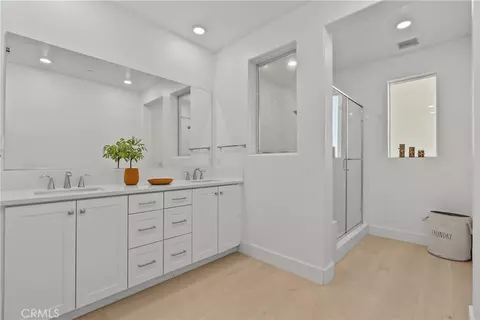 Bath - 26849 Snowmass Loop, Valencia, CA 91381 photo 2 of 4