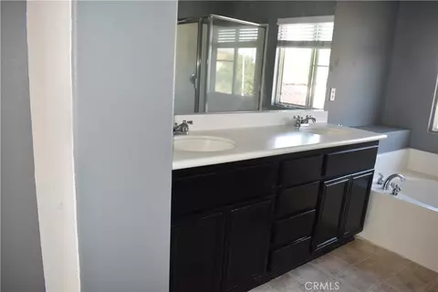 Bath - 43033 Carpenter, Lancaster, CA 93535 photo 3 of 5