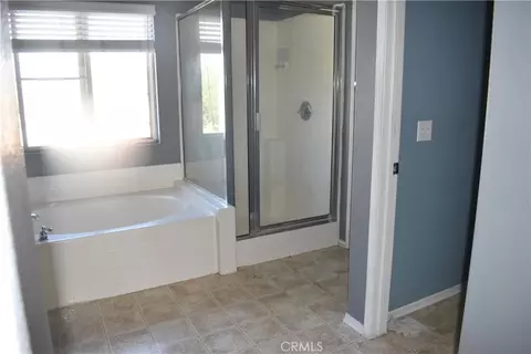 Bath - 43033 Carpenter, Lancaster, CA 93535 photo 5 of 5