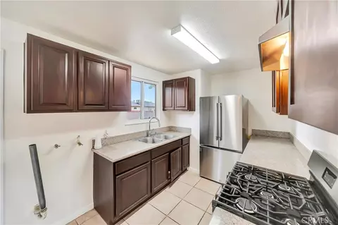 Kitchen - 45351 Kingtree, Lancaster, CA 93534 photo 1 of 2
