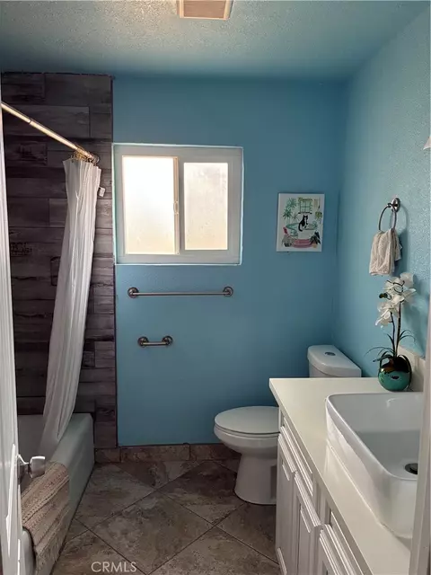 Bath - 17721 Mauna Loa St, Hesperia, CA 92345 photo 3 of 3