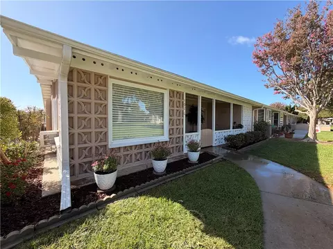 13560 Medinac Ln #102 L, Seal Beach, CA 90740
