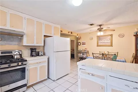 Kitchen - 37617 27th E, Palmdale, CA 93550 photo 2 of 2