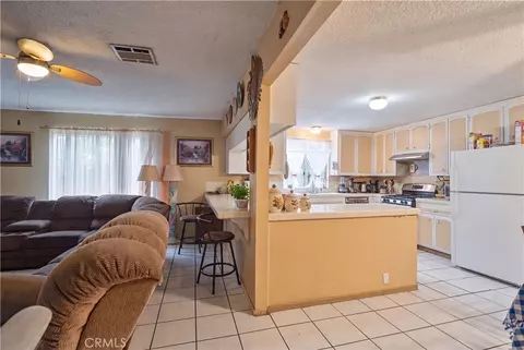 Entry Way - 37617 27th E, Palmdale, CA 93550 photo 3 of 3